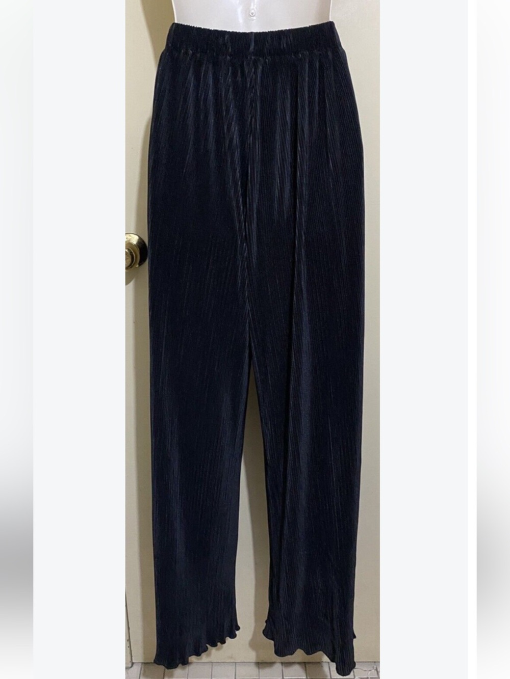 Cutely Covered Women's Black Ribbed Wide-Leg Pants